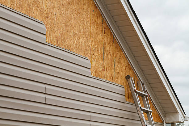 Professional Siding Installation technician working in Clark, NJ